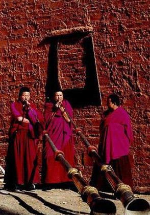 寺庙歌曲曲谱_寺庙简笔画