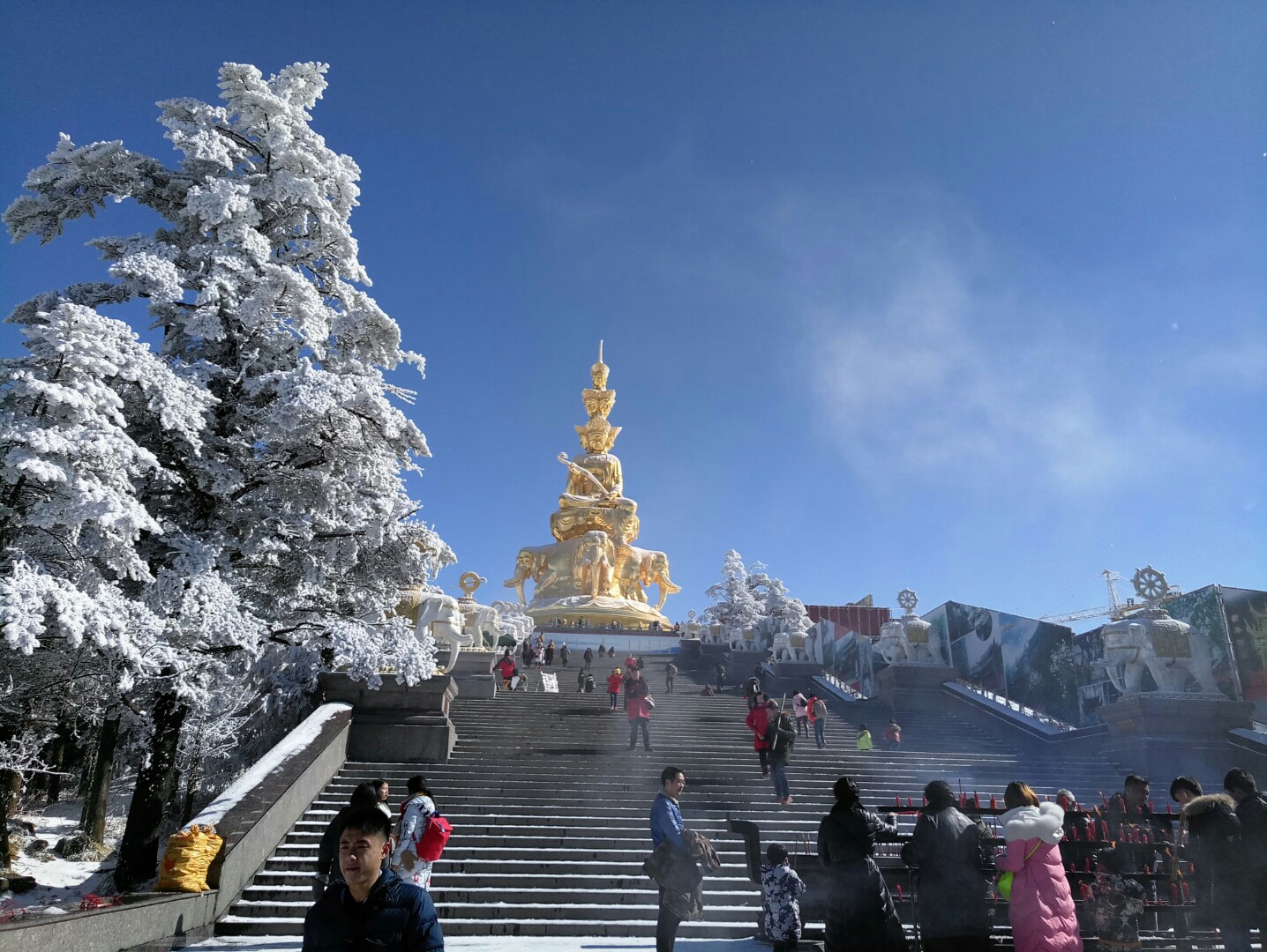 峨眉山市有多少人口_国庆临近 峨眉山率先开启金秋朝圣之旅(2)