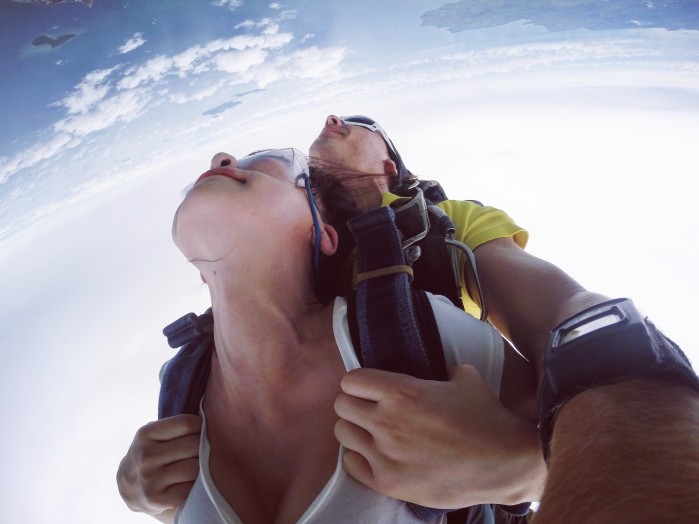 跳伞是不是很恐怖?安全吗?哪里可以跳伞?