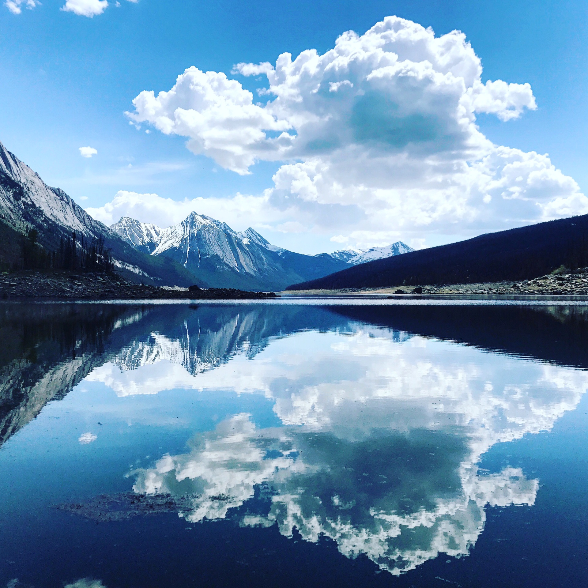 medicine lake,这张绝对是照片比实景美了,湖本身其实没什么特色,湖岸