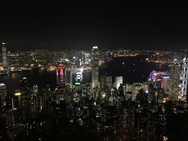 晚上的香港中环 wKgBZ1nfR4eALtYhABFdNUyCnL881.jpeg?imageView2%2F2%2Fw%2F600%2Fh%2F600%2Fq%2F90