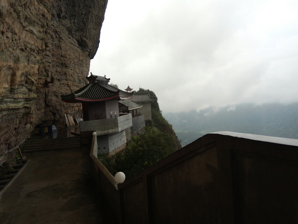 飞往天上的雨 ——悬空寺雾黄山造就的灵通岩奇景