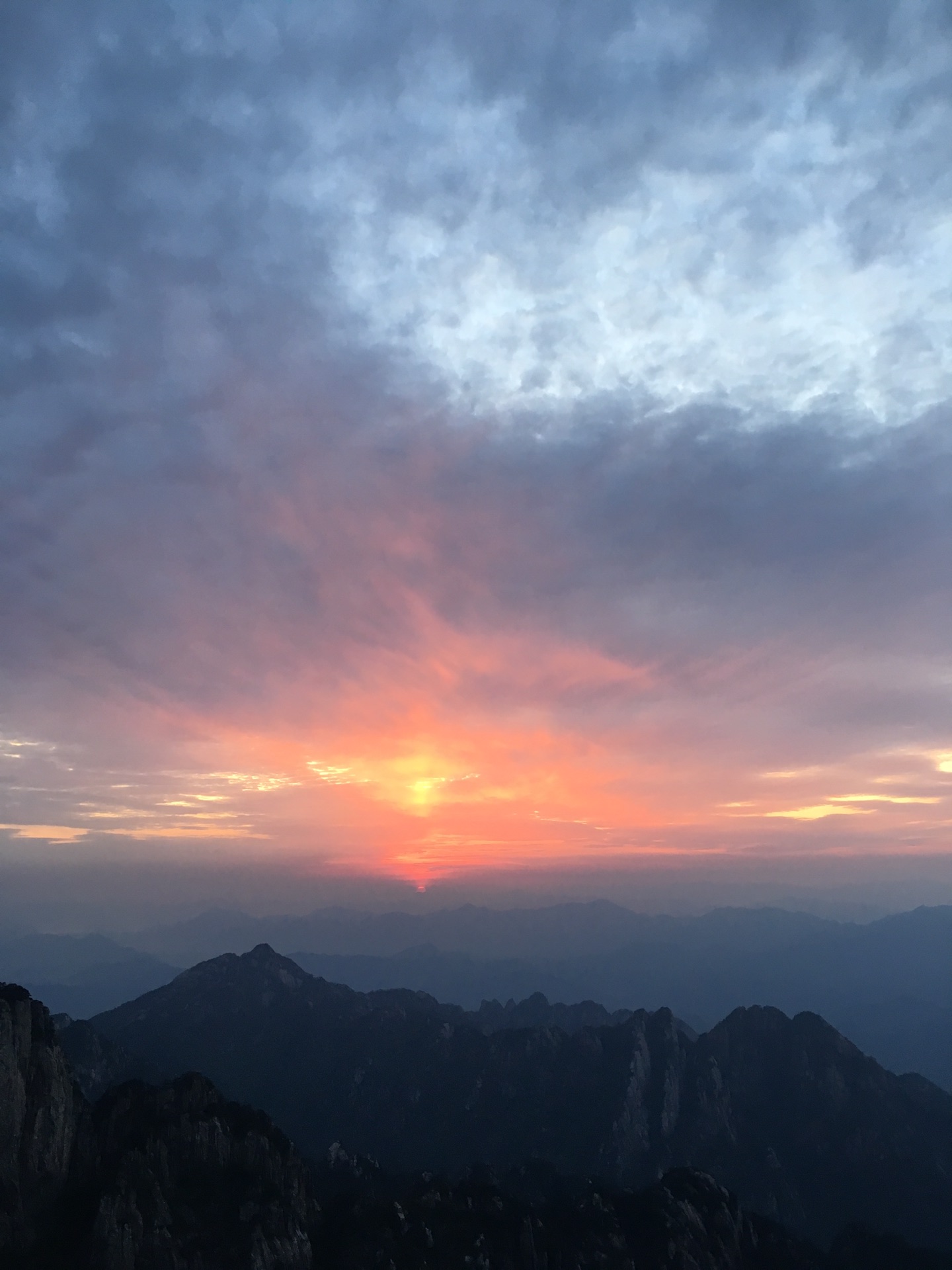 山顶的风景不会辜负你的辛苦黄山