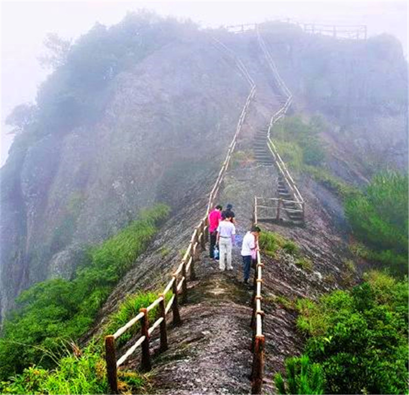 瑞云山风景区简介 莆田瑞云山红色生态旅游区位于福建省莆田市涵江区