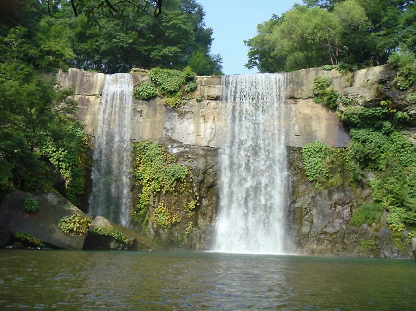 绿山清水两国两省两江沈阳―丹东―宽甸青山沟―绿江村―集安