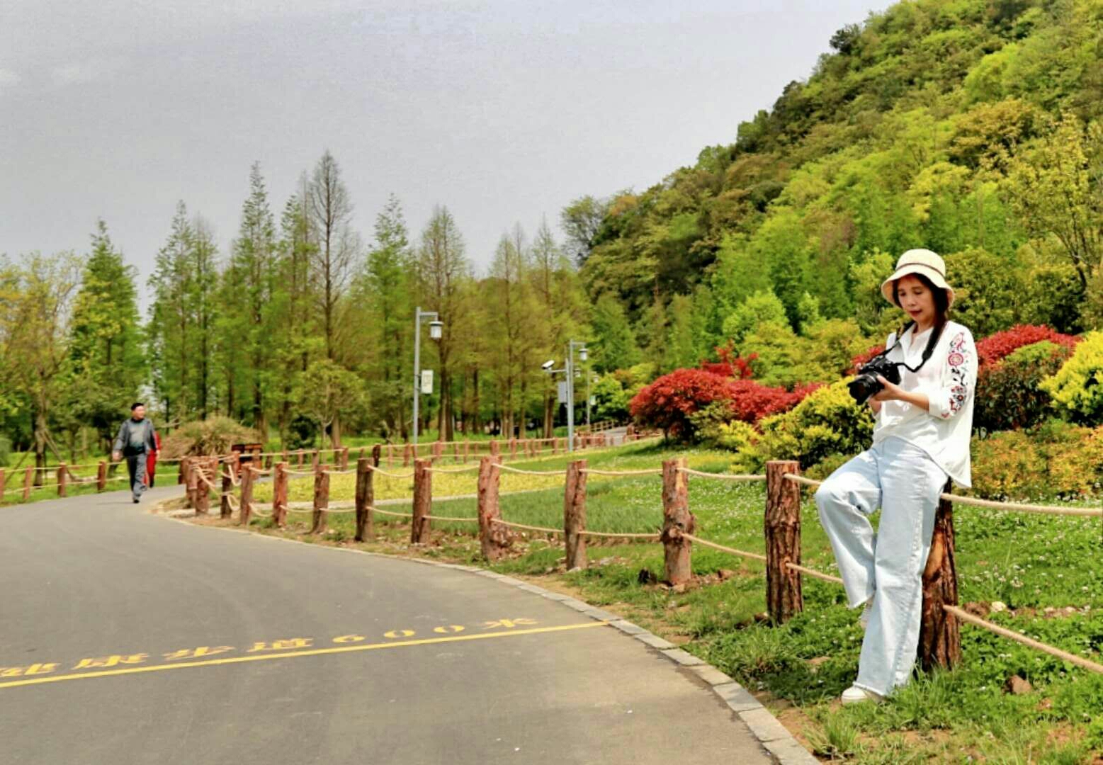 姐三筑城雀跃,惜青春年华 ――游贵阳药用植物园,十里河滩湿地公园
