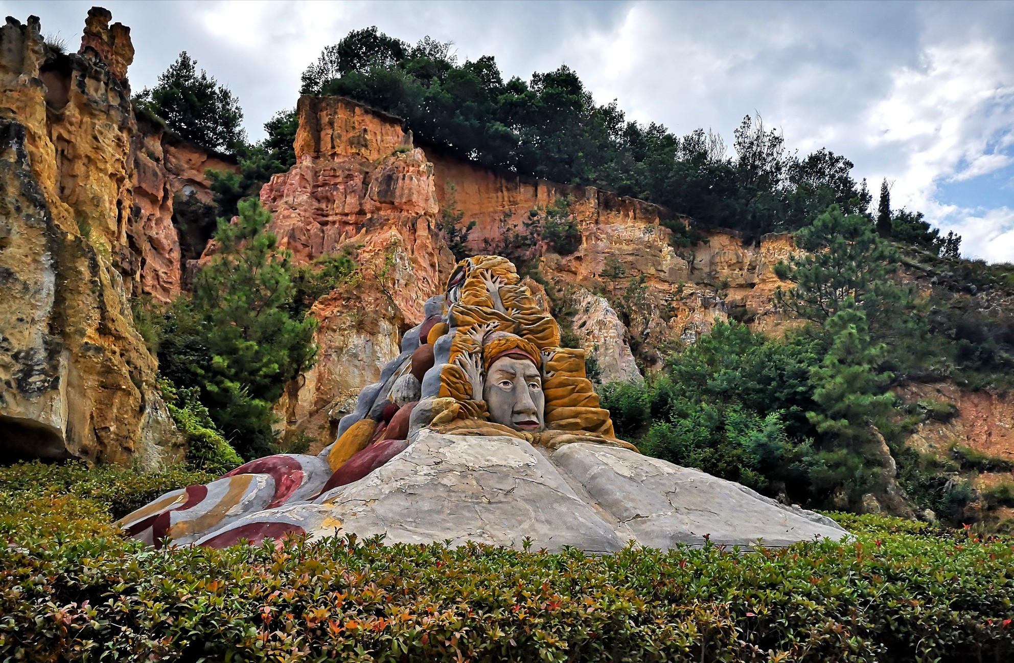 彩色沙林风景区