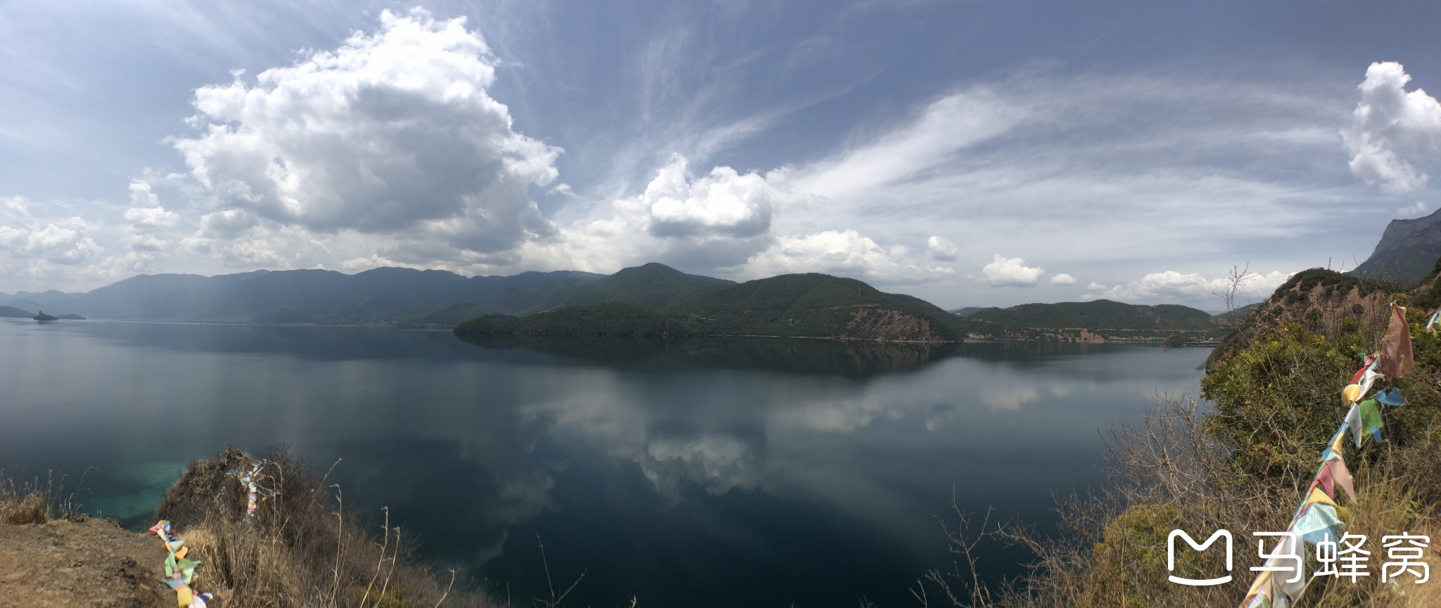 泸沽湖拍婚纱照_泸沽湖水性杨花图片(3)