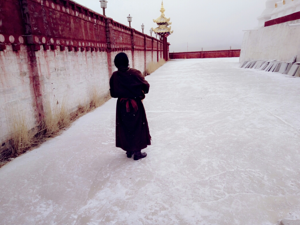 与信仰的邂逅Ⅰ白雪红屋红袈裟,你的心里是否也有个色达