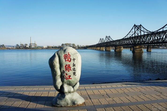 丹东鸭绿江大桥:丹东鸭绿江大桥,又称为中朝友谊桥, 位于丹东市城区