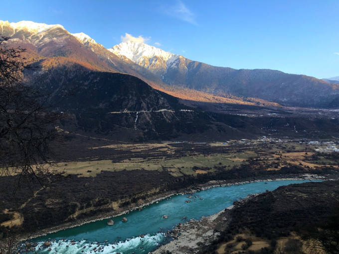 西藏天路风景视频 wKgEaVx48xeAZI_JAAcoMOHluS441.jpeg?imageView2%2F2%2Fw%2F680%2Fq%2F90%7CimageMogr2%2Fstrip%2Fquality%2F90