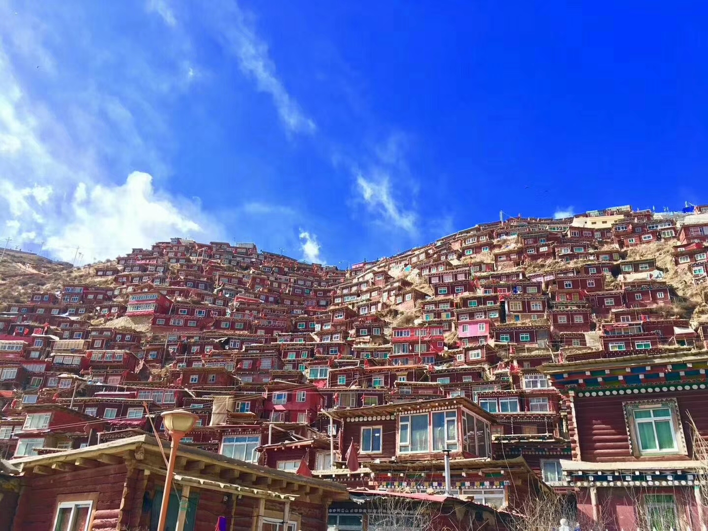 甘孜州色达县所有文化旅游景区暂停对外开放