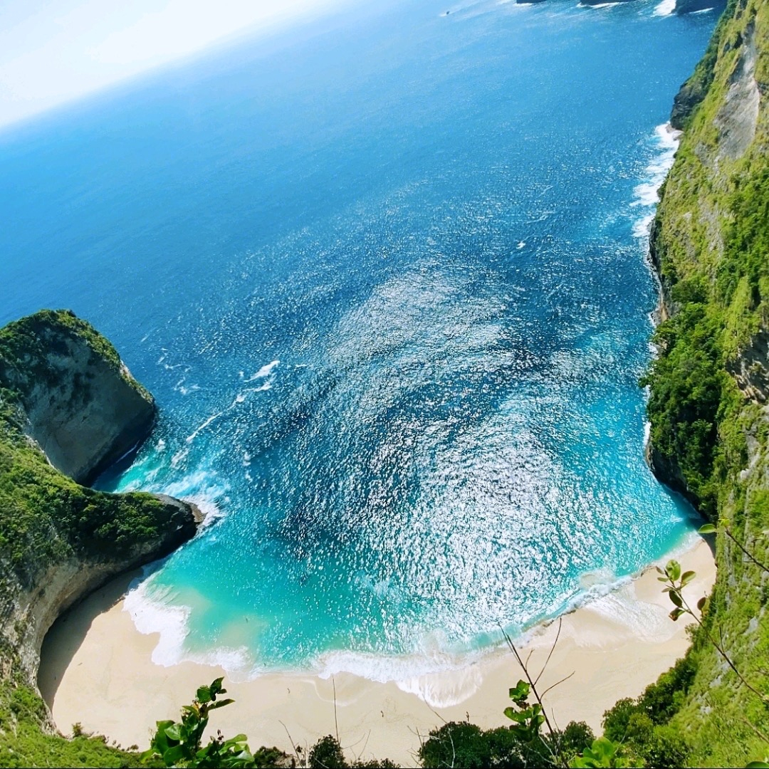 巴厘岛出发佩尼达岛西线一日游精灵坠崖天仙裂痕天神浴池水晶沙滩海滩