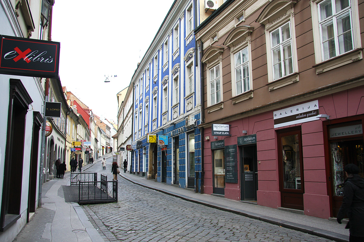 13世纪欧洲经济_...曾于12-15世纪依靠毛纺织业和对外贸易而成为欧洲最繁荣的城市之...(2)