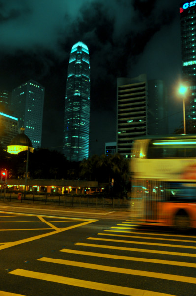 晚上的香港中环 wKgB3FGotx6AewuyAAssijvjpUg31.jpeg?imageView2%2F2%2Fw%2F600%2Fh%2F600%2Fq%2F90