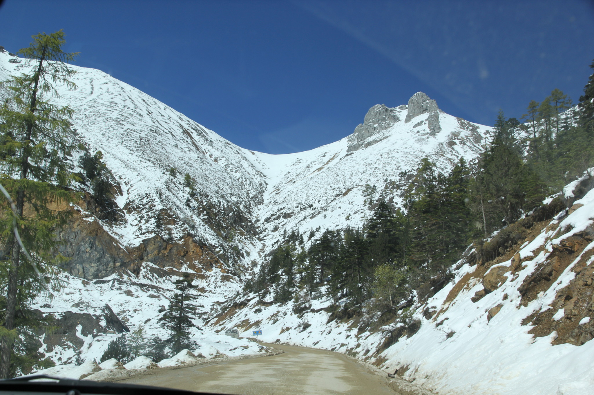 梅里雪山婚纱照_梅里雪山日照金山图片