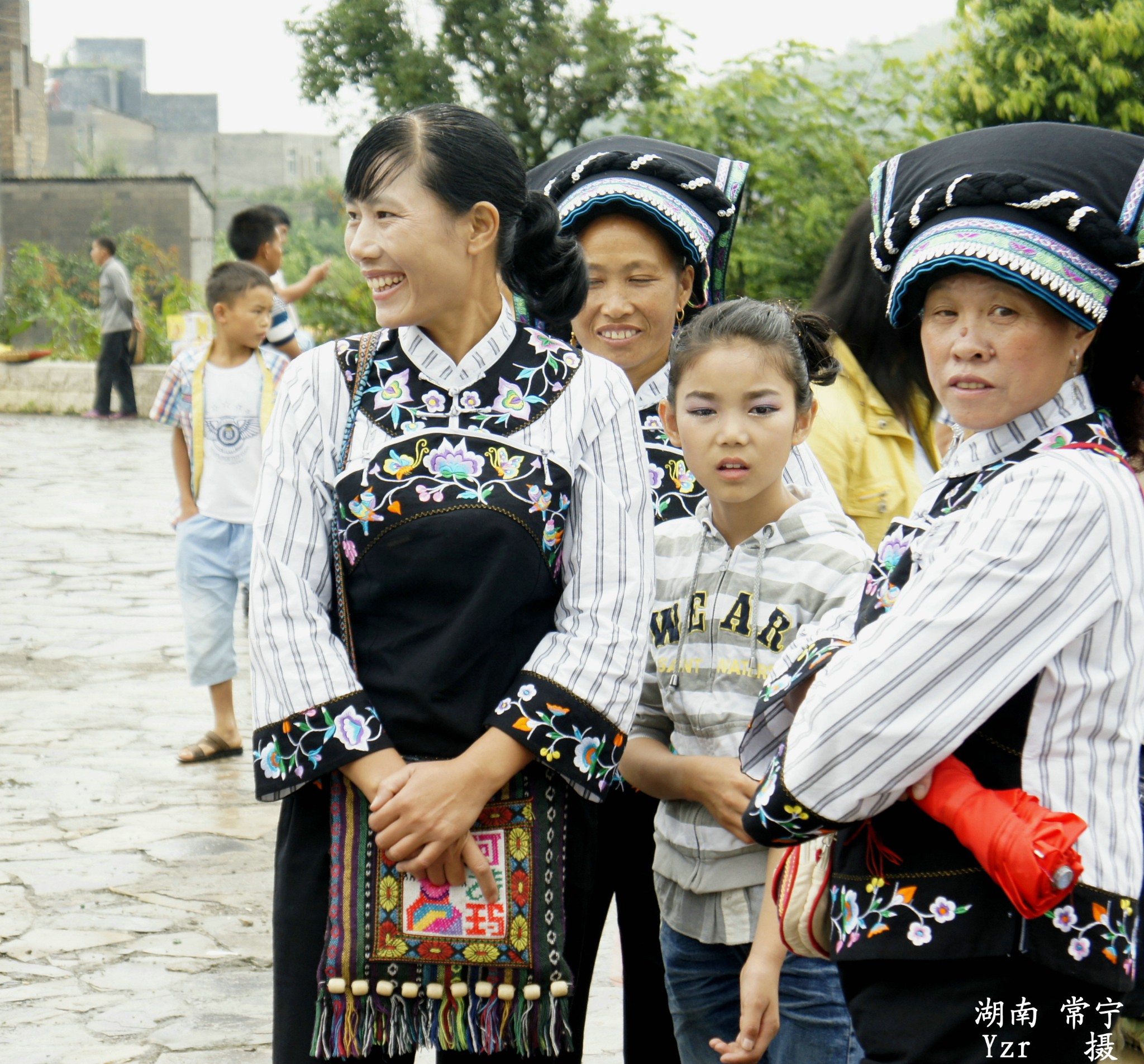 布依族有多少人口_预测要爆 罗平布依族 三月三 泼水节,动真格了(2)