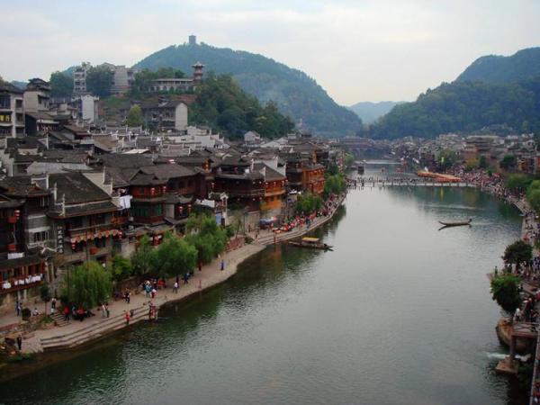 凤凰古城在哪个地区 wKgB6lRccW6AXhTbAAD1cNrge7839.jpeg?imageView2%2F2%2Fw%2F600%2Fh%2F600%2Fq%2F90
