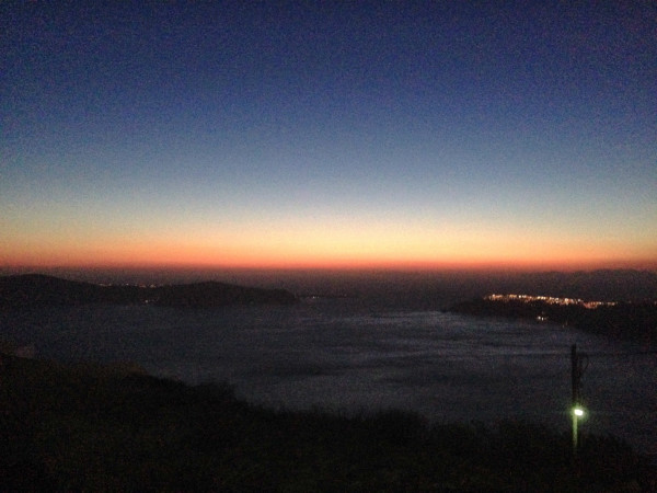 晚上的大海是什么颜色的 wKgB6lQiw0eACDNUAAsqfuZSDp809.jpeg?imageView2%2F2%2Fw%2F600%2Fh%2F600%2Fq%2F90