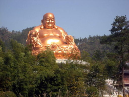 早餐后乘车至【锦屏山风景区】(离弥勒县城大概有7公里左右),游览雄伟