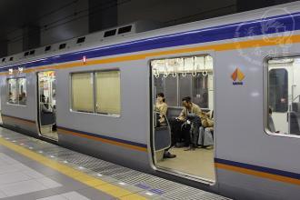 从关西机场坐南海电车到难波 rapi:t和空港急行