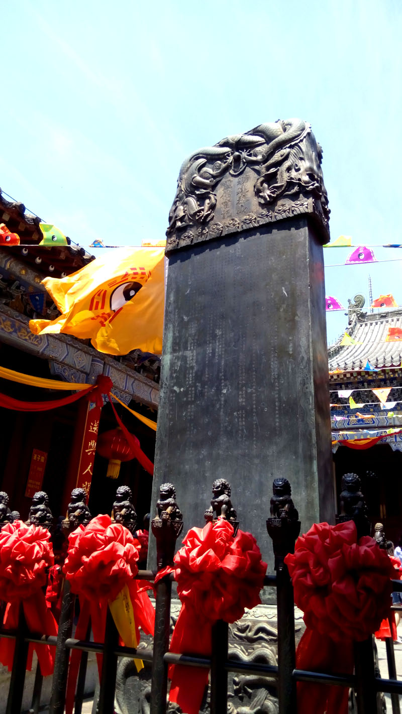 泰山碧霞祠. 玉皇頂下日觀峰. 五嶽獨尊石. 問鼎玉皇.