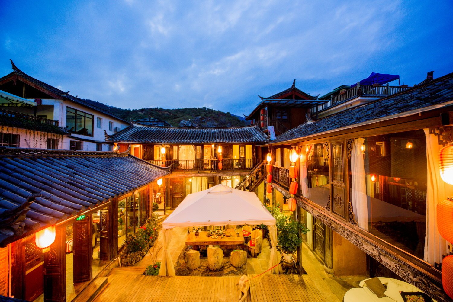 丽江束河转山客栈