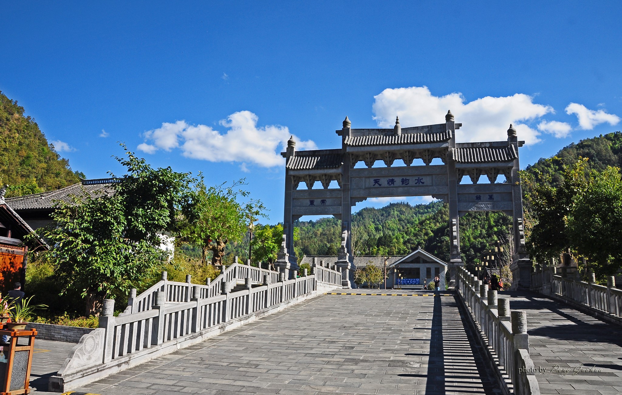 热海内还建有多家疗养院,浴室,客栈.