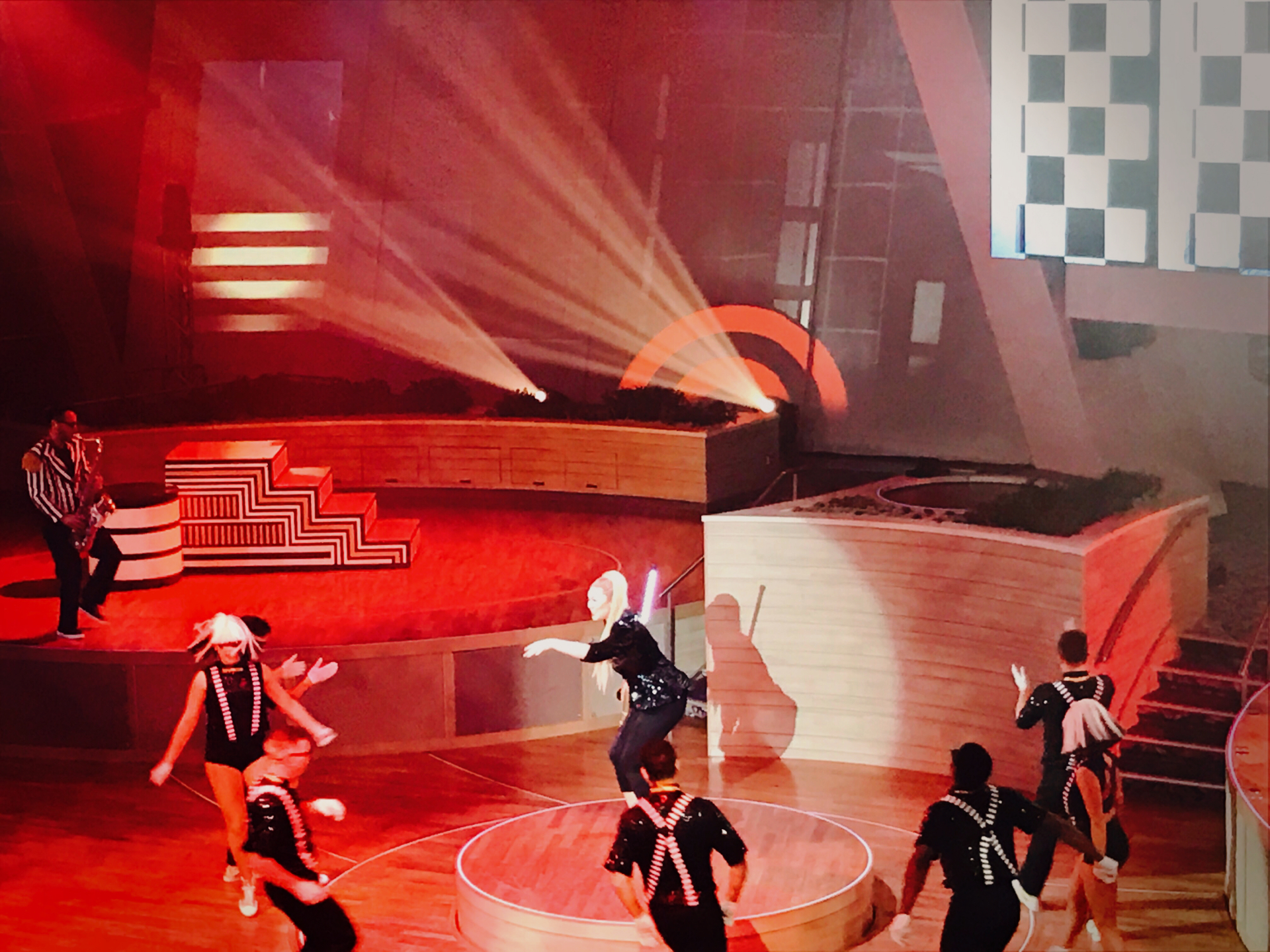 婆婆带我看世界-皇家加勒比赞礼号VIP金卡套房