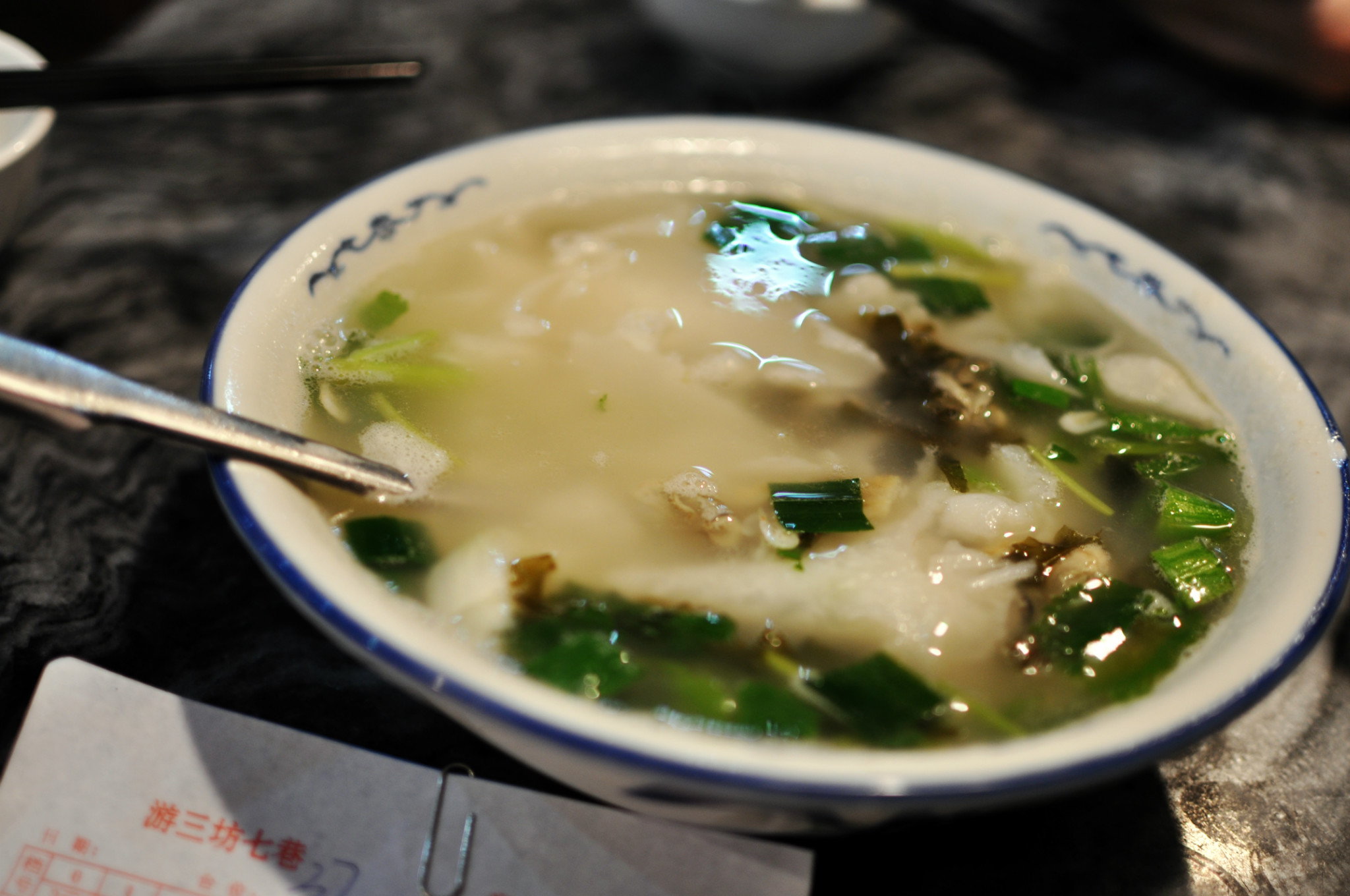 三層為包廂,需提前預定;酒家真正的精華在二樓,這裡分油炸,油煎,燉罐