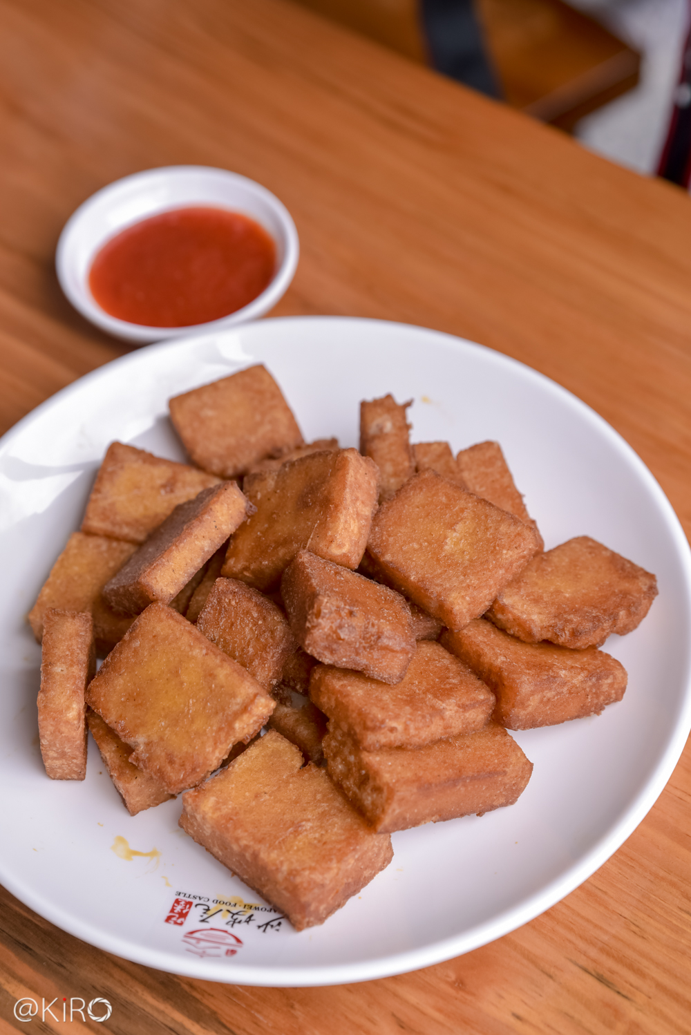 还有泉州的炸菜粿,外表金黄酥脆,内在松软可口,蘸点辣酱,着实好吃!