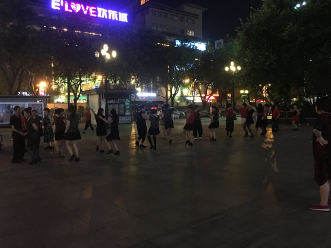 十三路末班车完整版第一集 wKgBEFtfFnmAQV-JAAkxqfhsFQQ07.jpeg?imageView2%2F2%2Fw%2F680%2Fq%2F90%7CimageMogr2%2Fstrip%2Fquality%2F90