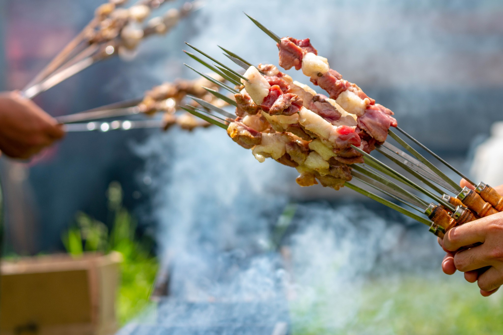 在牧民家中感受草原独有的吃肉文化,品味正宗的烧烤