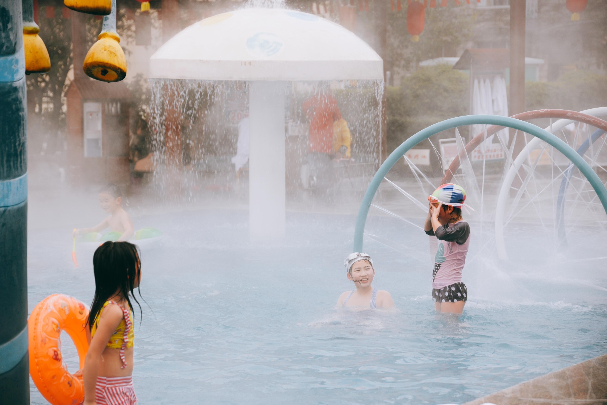 温泉区内还有专门的儿童泡池,水很浅,还有