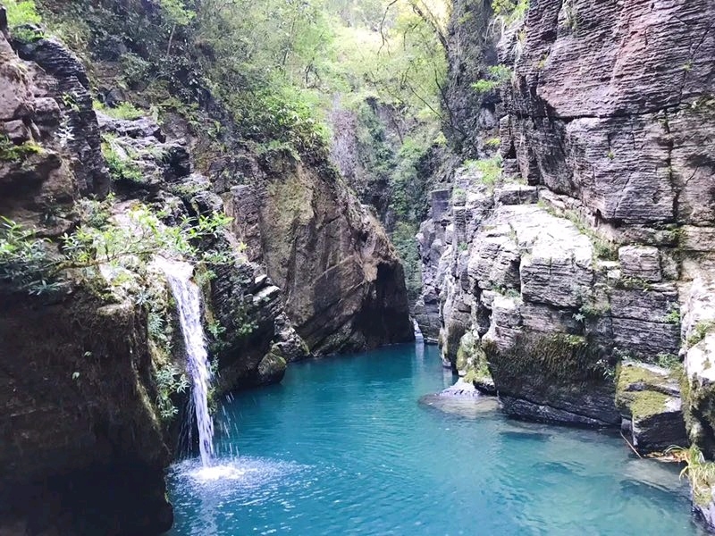 鹤峰县有多少人口_鹤峰人去屏山(3)