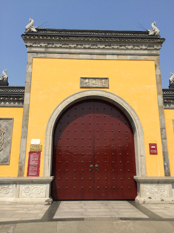           寺庙大门