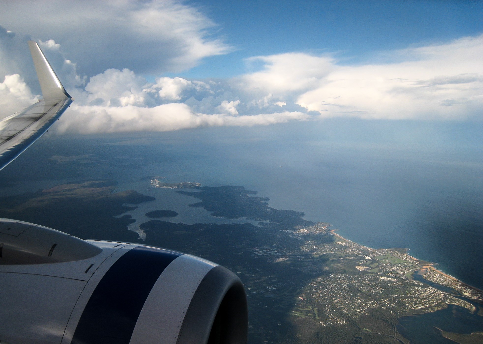 其实飞机上能看到许多在地上看不到的美丽风景