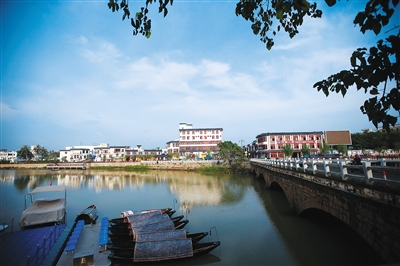 琼海市万泉镇以万泉河,文曲河为资源打造水上休闲文化.